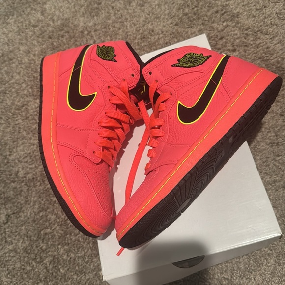 Women’s Air Jordan 1 retro high premium - Picture 5 of 9